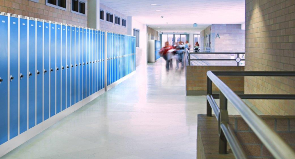 Školní šatna jako optimální zátěžové prostředí